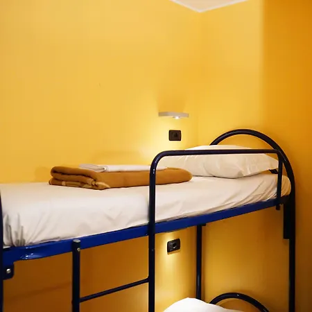 Aig Piero Rotta Hostal Milán