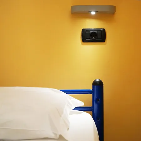 Aig Piero Rotta Hostal Milán