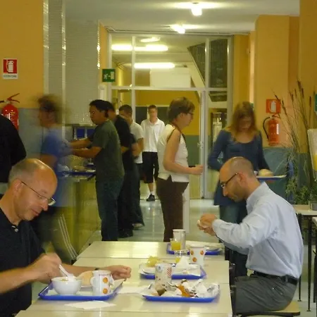 Aig Piero Rotta Hostal Milán